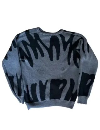 Jersey gris y negro con estampado