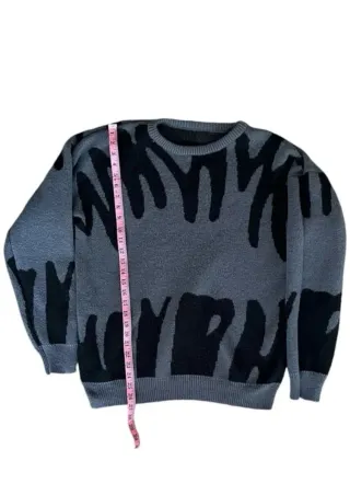 Jersey gris y negro con estampado