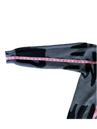 Jersey gris y negro con estampado