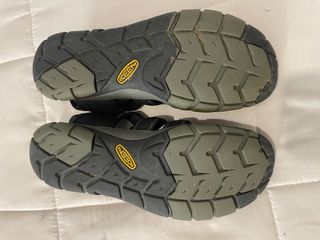 Chanclas Keen Negras y Grises 40,5