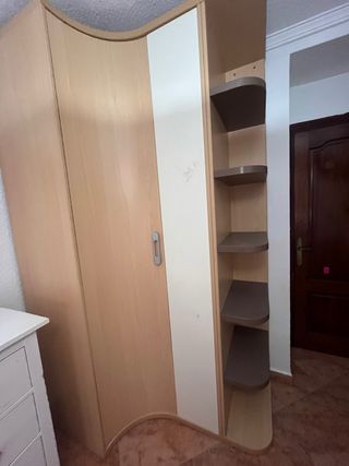 Armario esquinero madera y blanco