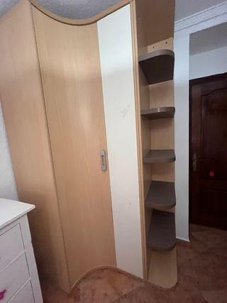 Armario esquinero madera y blanco