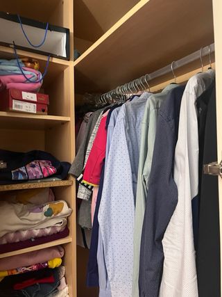 Armario esquinero madera y blanco