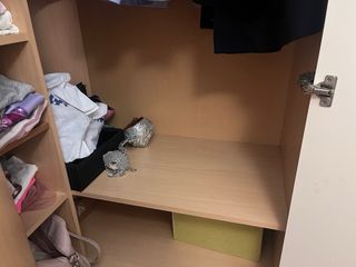 Armario esquinero madera y blanco