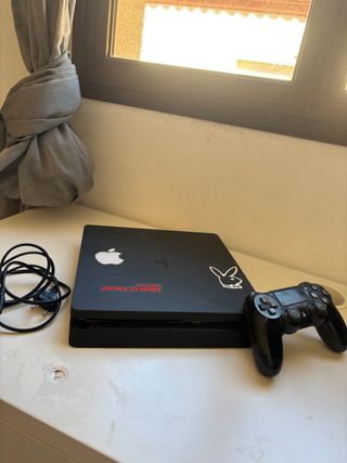 Consola PS4 Negra + Mando