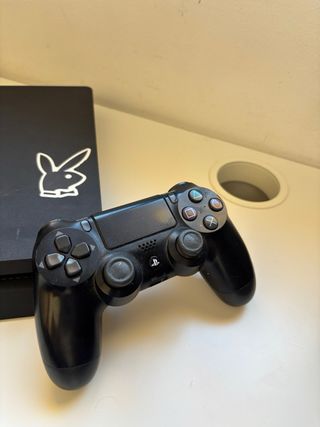 Consola PS4 Negra + Mando