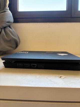 Consola PS4 Negra + Mando