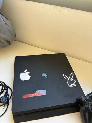 Consola PS4 Negra + Mando