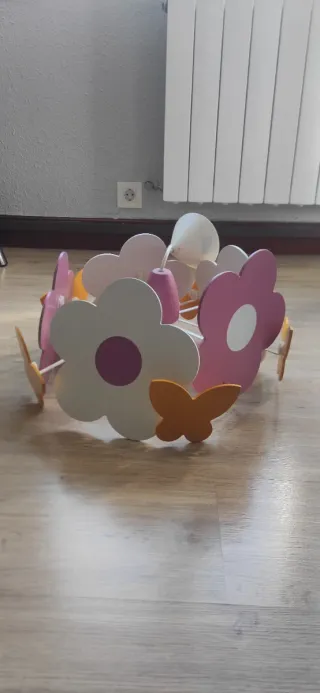 Lámpara infantil de flores y mariposas