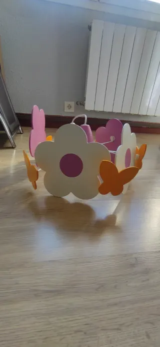 Lámpara infantil de flores y mariposas