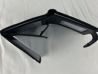 Cartera de piel negro oscuro con marca de caballo