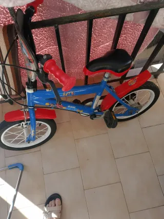 Bicicleta infantil azul