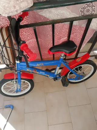 Bicicleta infantil azul
