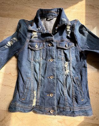 Chaqueta vaquera desgastada