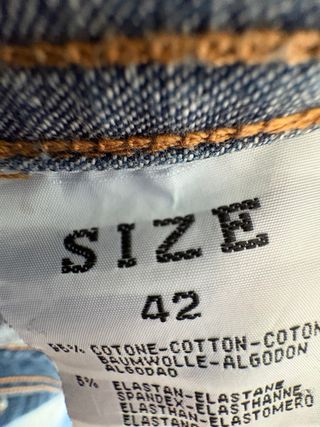 Chaqueta vaquera desgastada