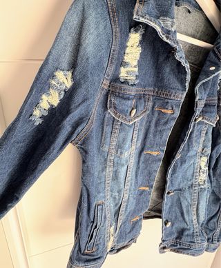 Chaqueta vaquera desgastada