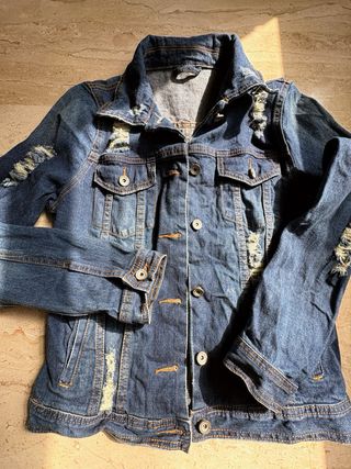 Chaqueta vaquera desgastada