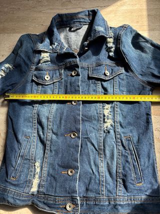 Chaqueta vaquera desgastada