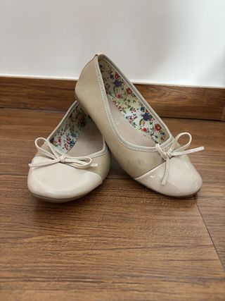 Manoletinas beige con lazo