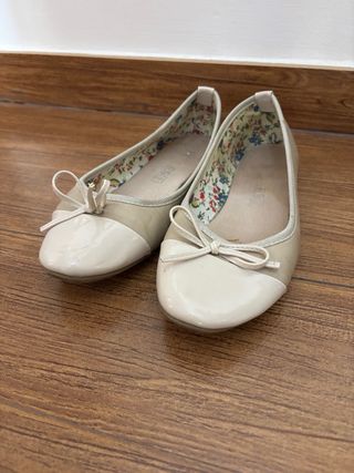 Manoletinas beige con lazo