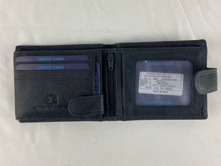 Cartera de piel azul con marca de caballo