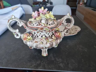 Sopera porcelana antigua flores