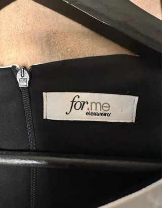 Vestido negro casual con ribete blanco