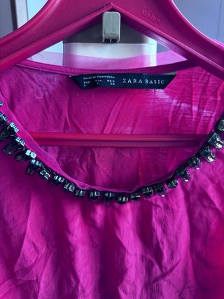 Blusa Zara con pedrería cuello