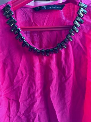 Blusa Zara con pedrería cuello