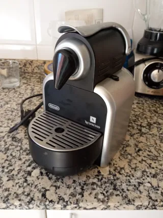 Cafetera Nespresso (para piezas, no se enciende)