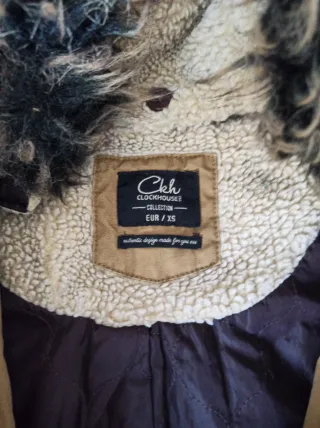 Abrigo Clockhouse beige talla XS