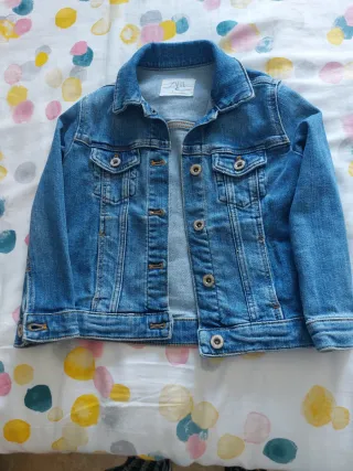 Cazadora vaquera niña Zara Talla 6 años.