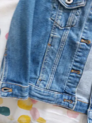 Cazadora vaquera niña Zara Talla 6 años.