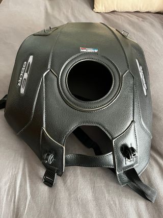 Bagster CB 650R depósito moto