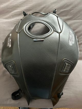 Bagster CB 650R depósito moto