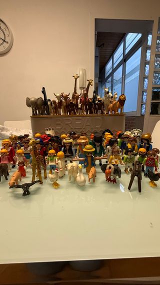 Lote Playmobil 43 figuras y 35 animales