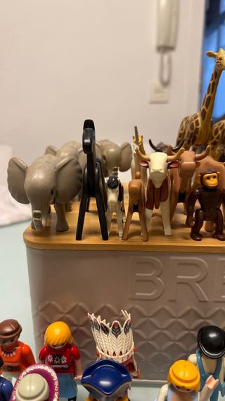 Lote Playmobil 43 figuras y 35 animales