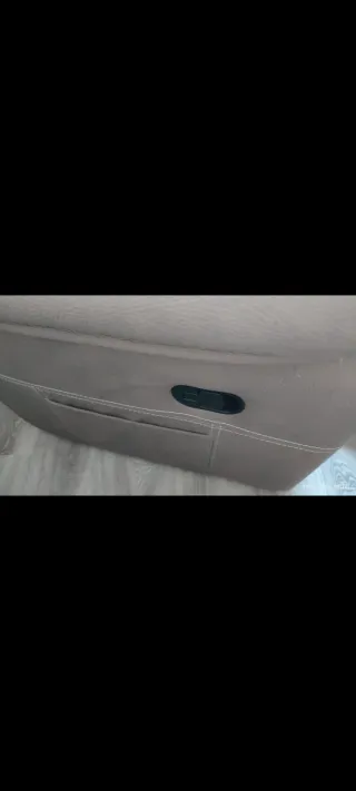 Sillón reclinable de piel gris