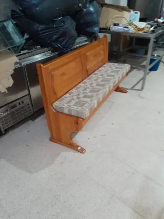 Banco de madera con cojín
