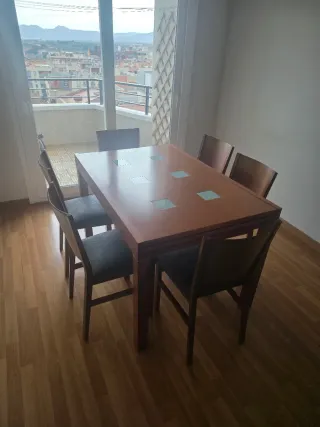 Mesa de comedor de madera y cristal estensible