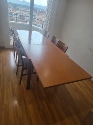 Mesa de comedor de madera y cristal estensible