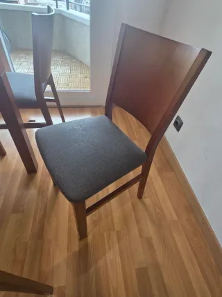 Mesa de comedor de madera y cristal estensible