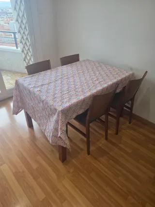Mesa de comedor de madera y cristal estensible