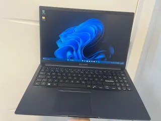 ASUS VivoBook 15 i3 12ª Gen 8GB 512GB SSD