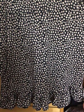 Vestido Mango Negro con Flores Blanca