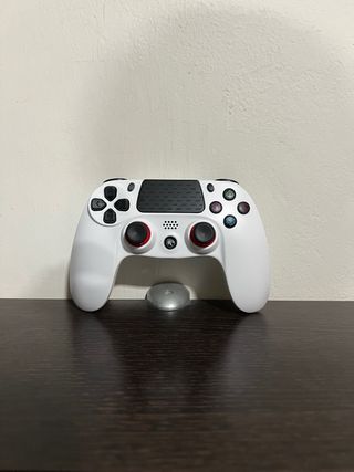 PS4 Pro 1TB - Como Nueva + 2 Mandos + Cables