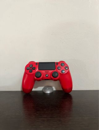 PS4 Pro 1TB - Como Nueva + 2 Mandos + Cables