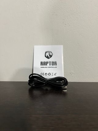 PS4 Pro 1TB - Como Nueva + 2 Mandos + Cables