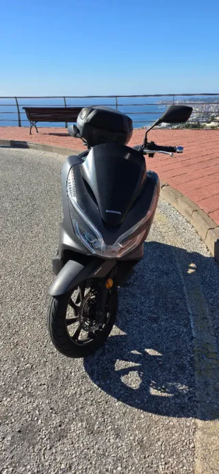 Honda PCX 125 Negra - Maxi Scooter Automática