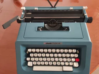 Máquina de escribir Olivetti Studio 46